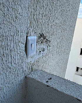 Caimento incorreto de água em ralos de banheiros e varandas